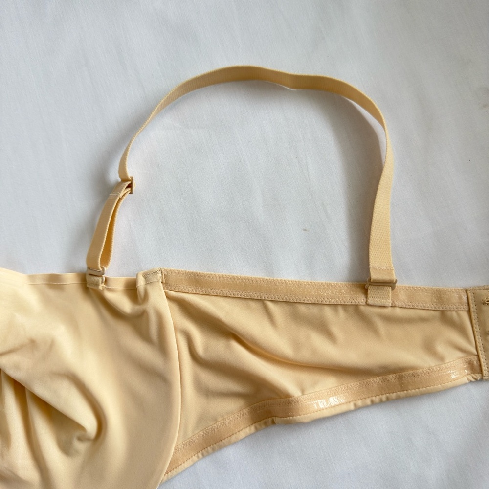 SKIMS Smoothing Intimates Strapless Brand 40DD Sand - Picture 3 of 4